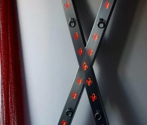 Le Donjon Bdsm Port Nature Village Cap D'agde Naturiste *